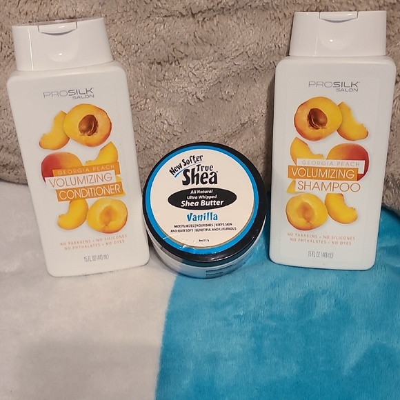 true shea⁹ Other - Volumizing Shampoo and Conditioner Set - Peach